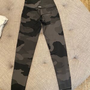 Aerie Play Textured Camo Highwaisted 7/8 Leggings